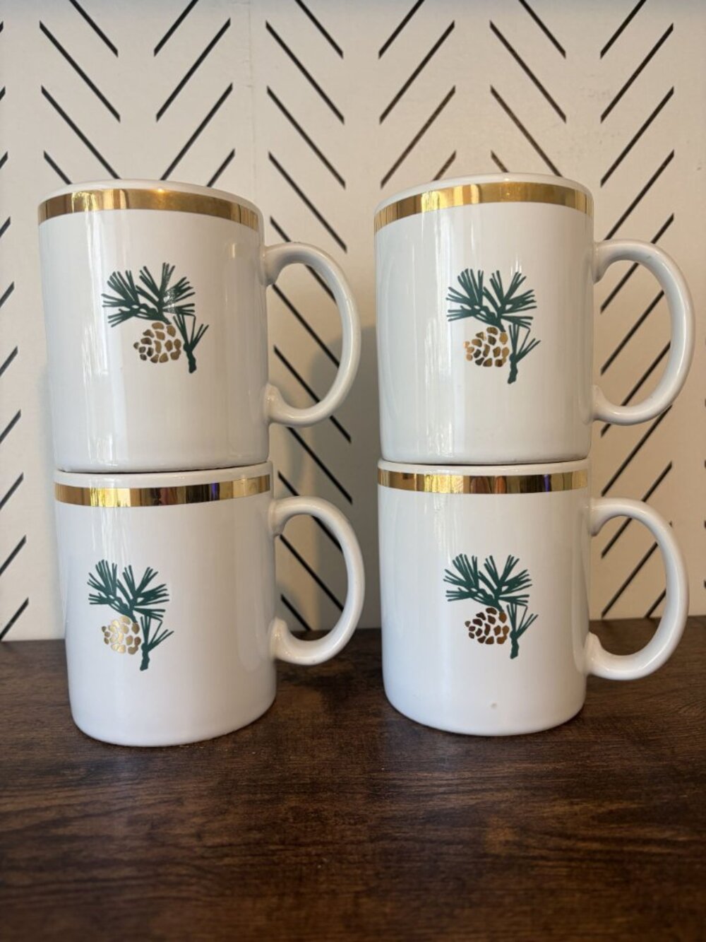 Set of 4 Eddie Bauer Pinecone Mugs Gold Rim Rustic Cabin Lodge Decor Coffee Cup